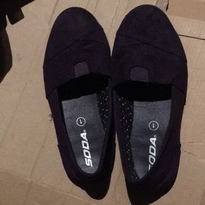 Girls flats / slip ons.